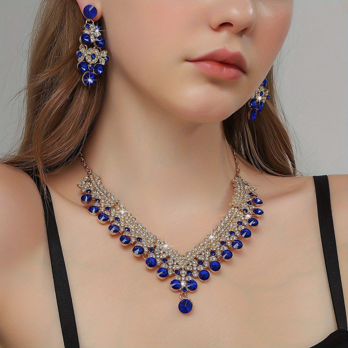 Luxurious And Fashionable Bohemian-style Set For Women With 3 Pieces Of Inlaid Rhinestone. Perfect For Banquets, Parties, Or As A Gift.